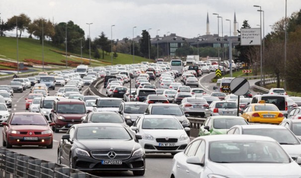 Trafiğe kayıtlı taşıtlar 2022 yılında 343,9 milyar km yol katetti