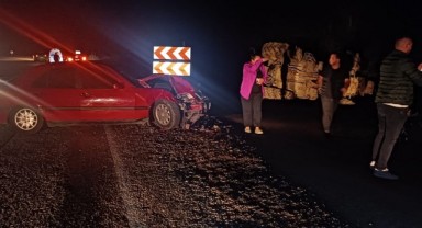 Yenice’de otomobil traktöre çarptı: 2 kişi yaralı