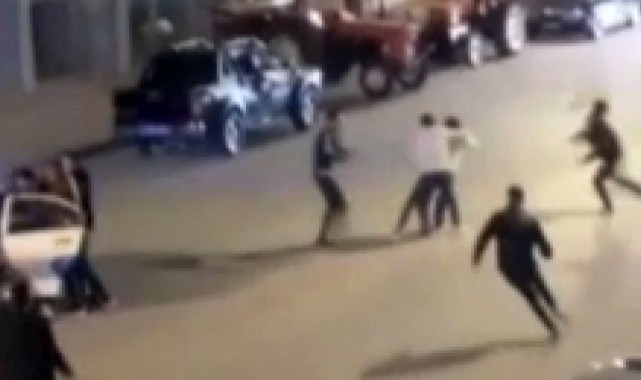 Yol verme kavgasında ortalık savaş alanına döndü: 3 yaralı