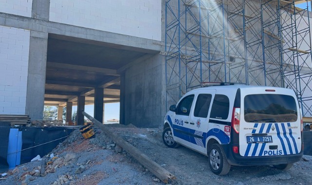 Yüksekten düşen inşaat işçisi yaralandı