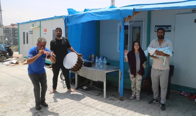5 kızın ardından doğan erkek evlat davul ve zurnayla karşılandı