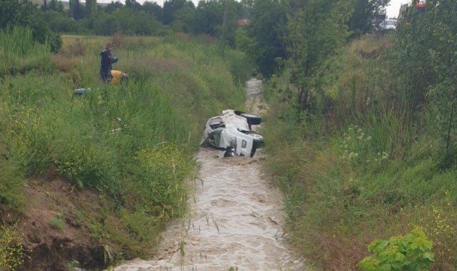 Başkentte pikap dereye uçtu: 1 ölü, 3 yaralı