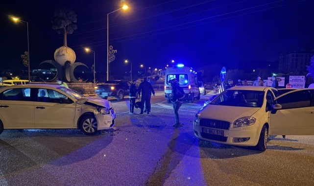 Bilecik'te iki otomobil çarpıştı: 4 yaralı