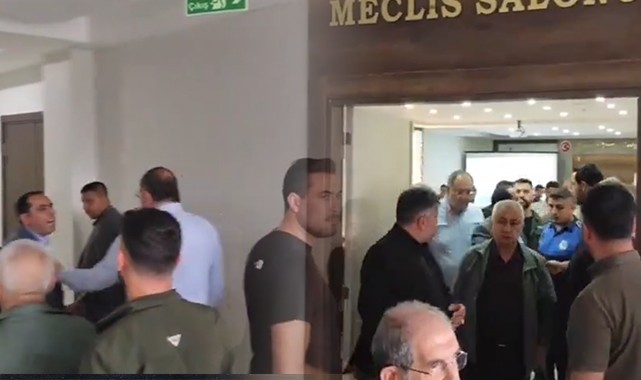 Birecik'te meclis toplantısında küfür ve hakaretler havada uçtu!