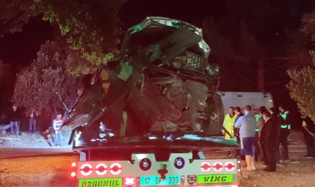Çanakkale’de otomobil ağaca çarptı: 2 ölü