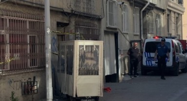 Cinnet getiren baba eşini ve kızını öldürdü!