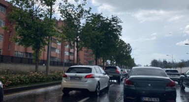Diyarbakır'da sağanak yağış etkili oldu