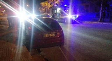 Ehliyetsiz sürücünün kullandığı motosikletle otomobil çarpıştı
