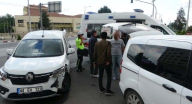 Ekip otosunun karıştığı kazada 2’si polis 3 kişi yaralandı