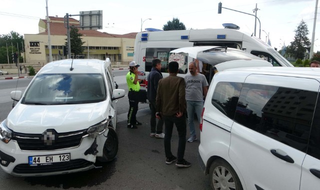 Ekip otosunun karıştığı kazada 2’si polis 3 kişi yaralandı