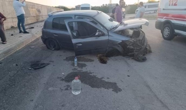 Elazığ’da otomobil duvara çarptı: 2 yaralı