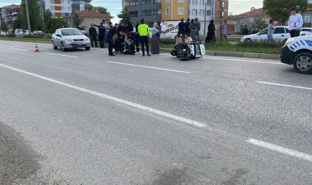 Elektrikli bisiklet ile otomobil çarpıştı: 1 yaralı