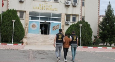 Eşini 10 yerinden bıçaklayan zanlı kaçmaya çalışırken yakalandı