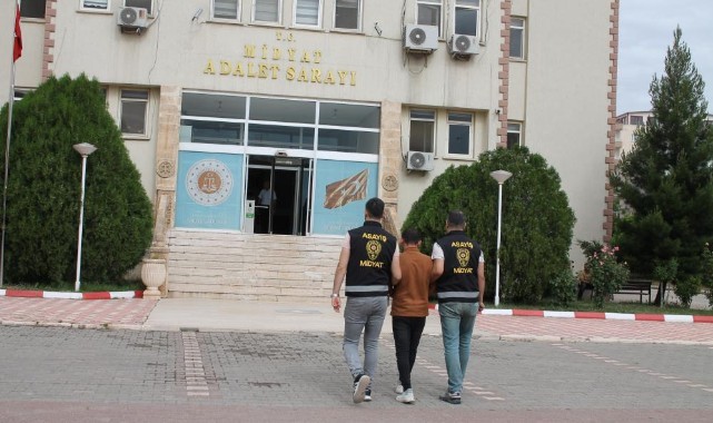 Eşini 10 yerinden bıçaklayan zanlı kaçmaya çalışırken yakalandı