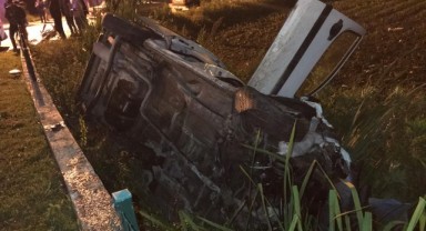 Hafif ticari araç ile motosiklet çarpıştı: 2 yaralı