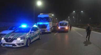 Hafif ticari araç tıra ok gibi saplandı: 1 ölü