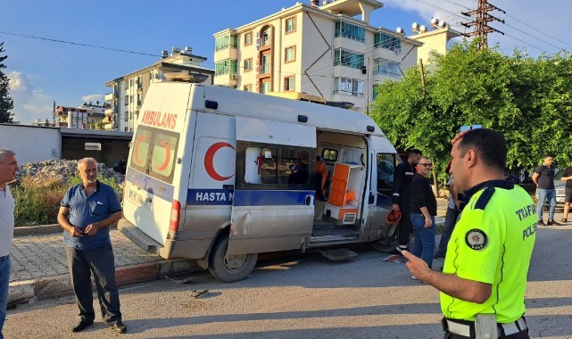 Hatay’da 3 aracın karıştığı kazada 5 kişi yaralandı