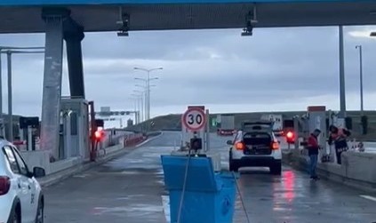 İki araç kafa kafaya çarpıştı: 5 yaralı