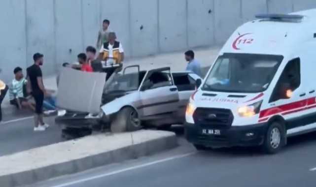 İki otomobil çarpıştı: 3 yaralı