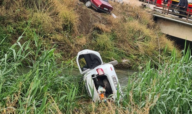 İki otomobil çarpıştı, biri dereye uçtu: 5'i ağır 8 yaralı