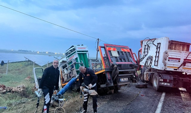 Kamyon ile kamyonetin çarpışması sonucu 2 kişi yaralandı