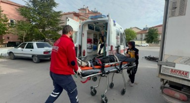 Kamyonet ile motosiklet çarpıştı: 2 yaralı