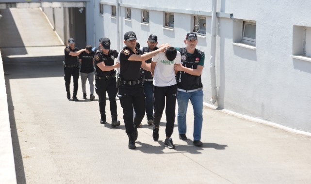 Kamyonette 4 kilo 400 gram esrar ele geçirildi