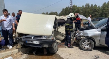 Karayolunda iki otomobil çarpıştı: 7 yaralı