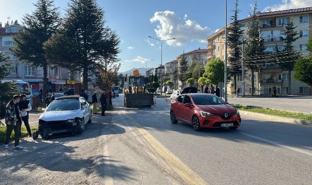 Kazada 4 yaşındaki kız ve annesi yaralandı