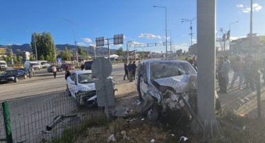 Kırmızı ışıkta geçen sürücü kazaya neden oldu: 4 yaralı