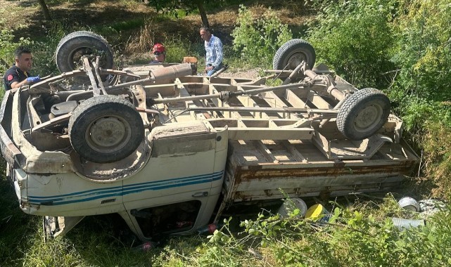 Kontrolden çıkan kamyonet devrildi: 1 ölü, 3 yaralı