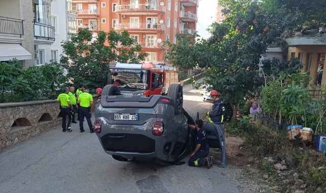 Kontrolden çıkan otomobil devrildi: 3 yaralı