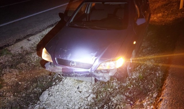 Kontrolden çıkan otomobil refüje düştü: 2 yaralı