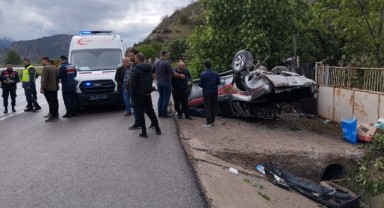 Kontrolden çıkan pikap devrildi: 5 yaralı
