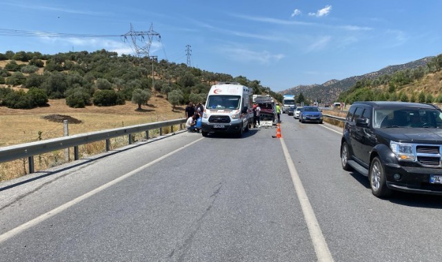 Minibüs ile ticari araç çarptı: 17 yaralı