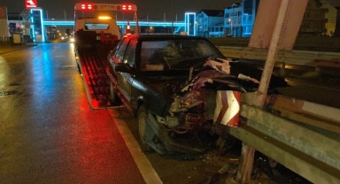 Otomobil bariyere çarptı: 1'i ağır 2 yaralı