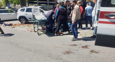 Otomobil ile çarpışan triportörün sürücüsü yola fırladı