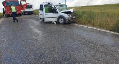 Otomobil ile hafif ticari araç çarpıştı: 2 yaralı