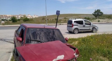 Otomobil ile hafif ticari araç çarpıştı: 3 yaralı