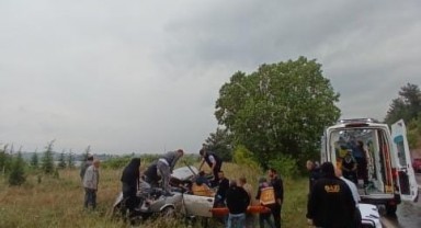 Otomobil ile tır çarpıştı: 3 yaralı