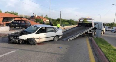 Otomobil istinat duvarına çarptı: 1 ölü