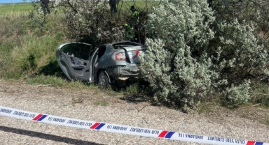 Otomobil şarampole devrildi: 1 ölü, 1 yaralı
