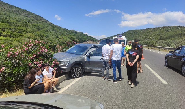 Otomobilin çarptığı köpek telef oldu, 2 kişi yaralandı