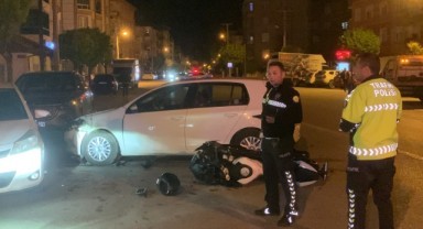 Otomobille çarpışan motosiklet sürücüsü ağır yaralandı