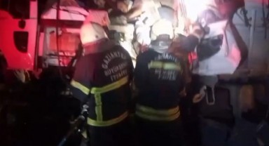 Otoyolda iki tır çarpıştı: 3 yaralı