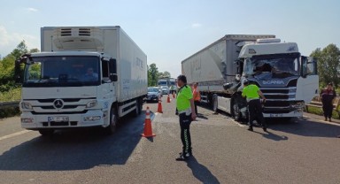 Otoyolda tanker ile tır çarpıştı: 2’si çocuk 5 kişi yaralı