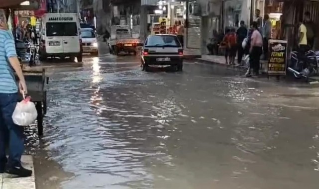 Şanlıurfa'da dün cadde ve sokaklar göle döndü