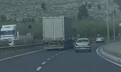 Şanlıurfa'da kamyon yokuştan 100 km hızla indi!