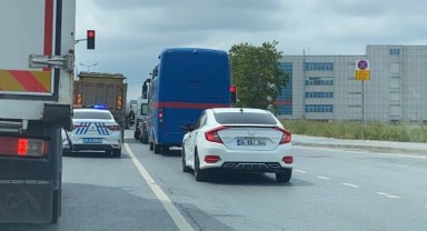 Seçil Erzan'ı duruşmaya götüren cezaevi aracı kaza yaptı