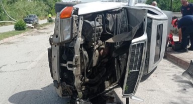 Takla atan otomobilin sürücüsü yaralandı